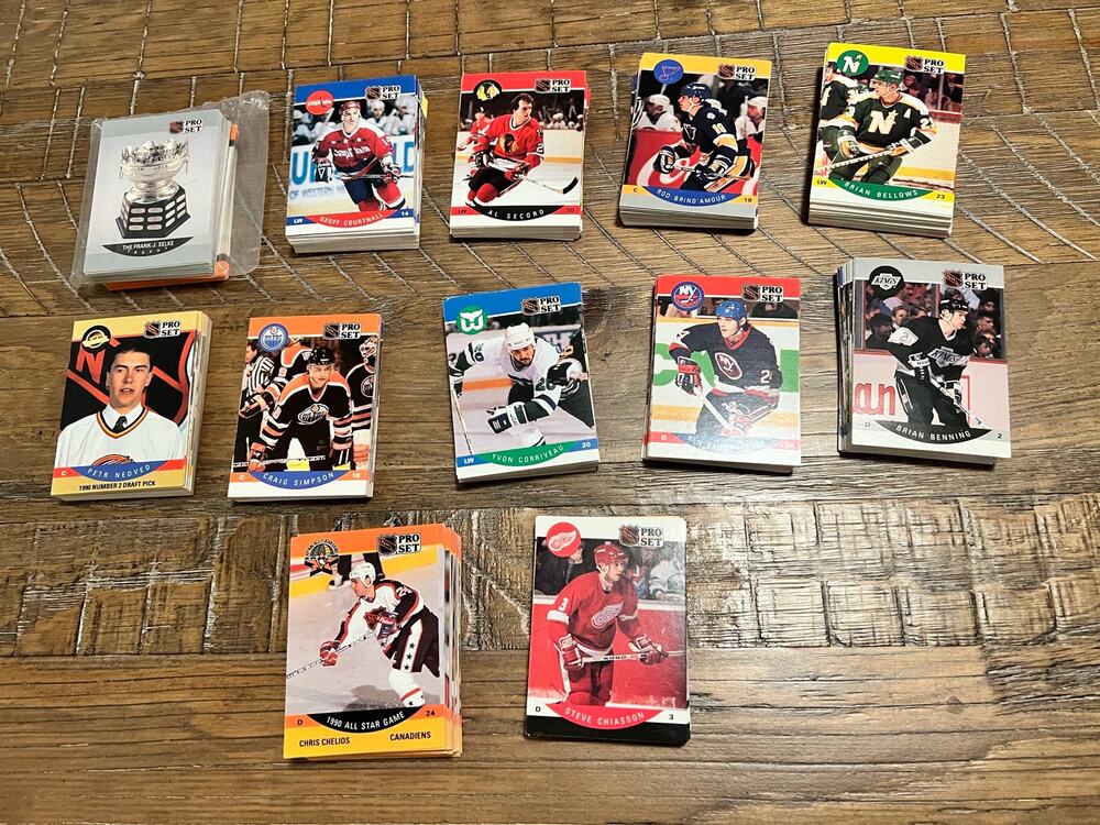 Lot of over 400 NHL Pro Set Hockey Trading Cards 1990